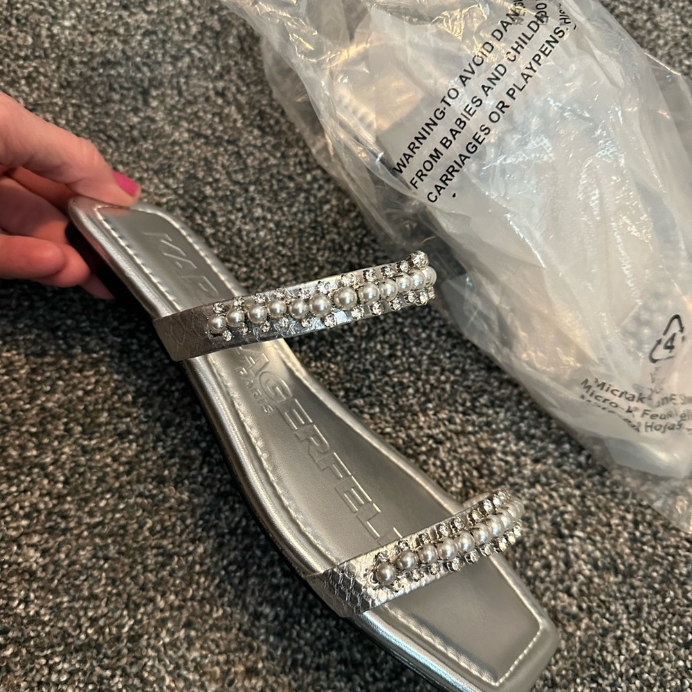 NEW NWT GORGEOUS Karl Lagerfeld Paris Silver Women's Sandals.